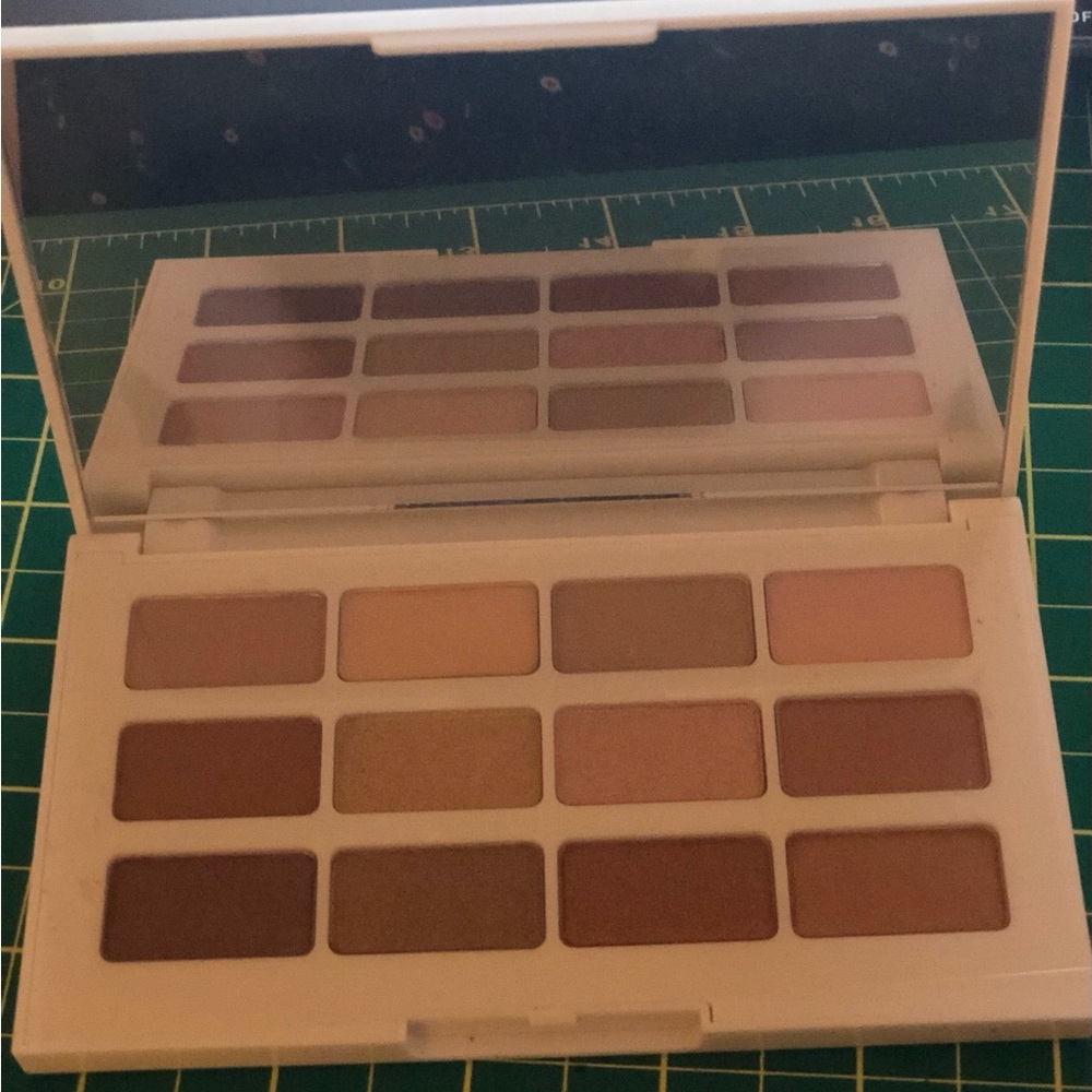 Laura Geller- Cinnamon and spice eyeshadow pallet - Picture 6 of 6